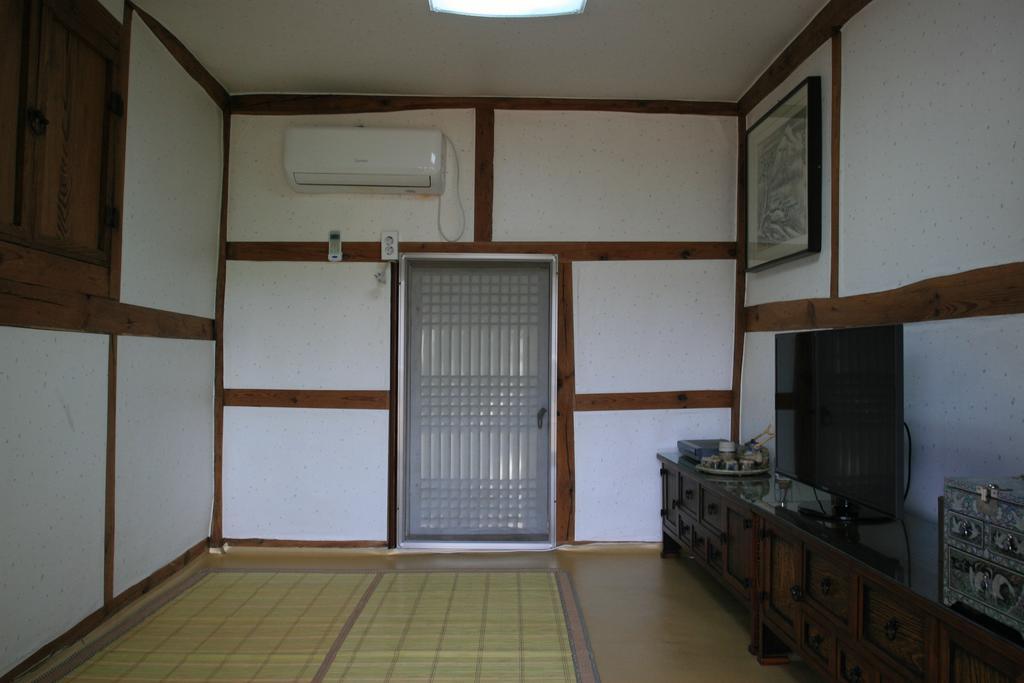 Jinrae Lee'S Traditional House Boseong Exteriér fotografie